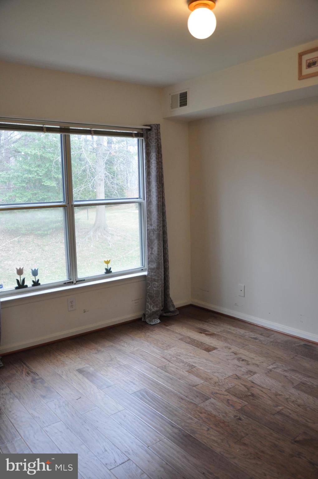 PONDS AT CENTREVILLE - Residential Lease