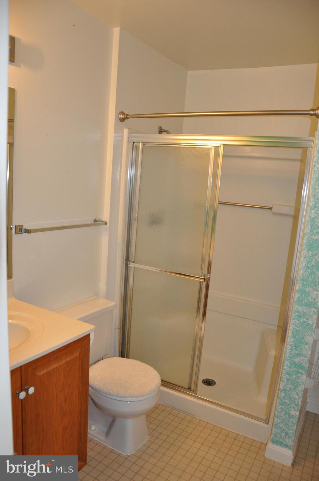 PONDS AT CENTREVILLE - Residential Lease