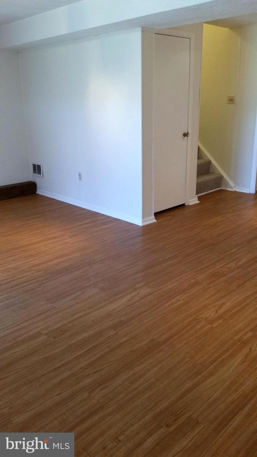 TOWN & COUNTRY APARTMENTS CARNEY - Residential