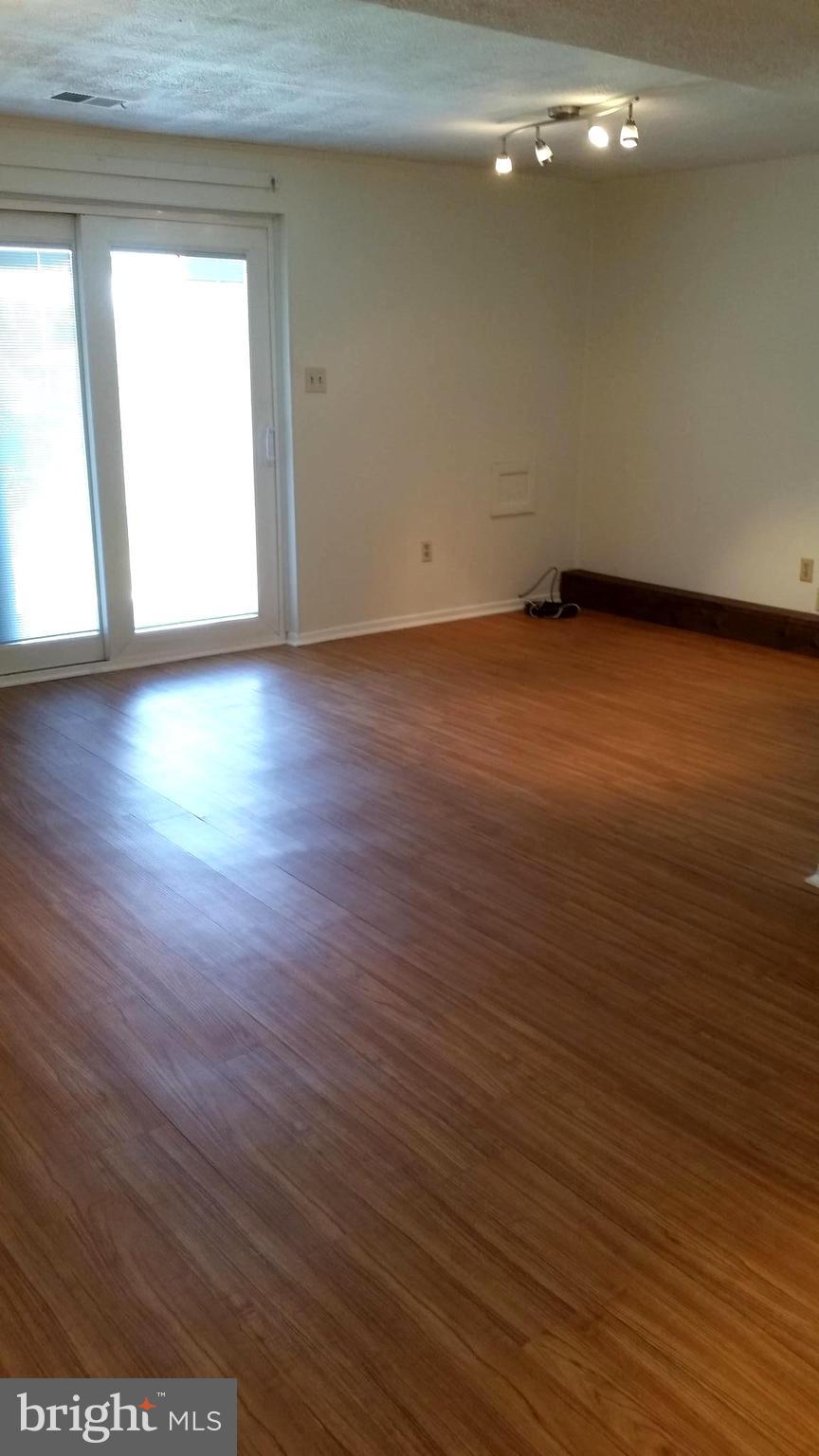 TOWN & COUNTRY APARTMENTS CARNEY - Residential