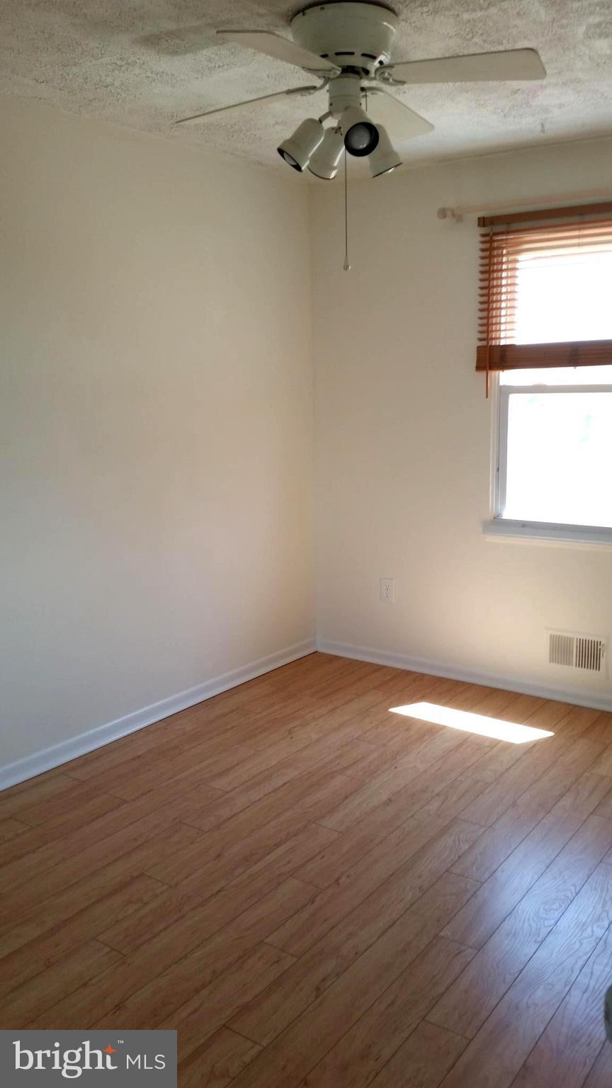 TOWN & COUNTRY APARTMENTS CARNEY - Residential