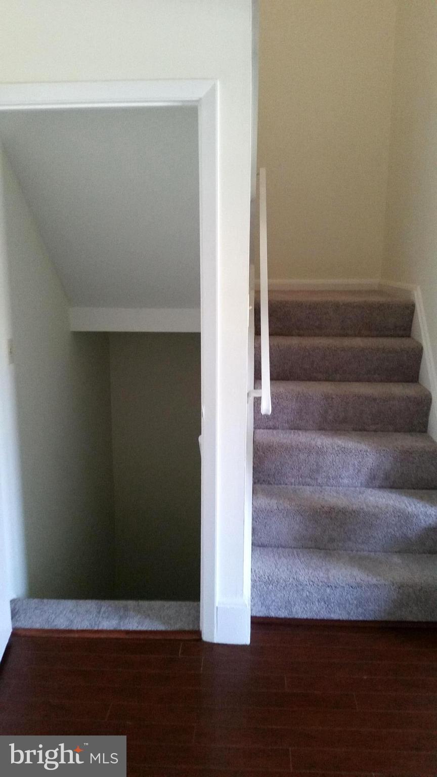 TOWN & COUNTRY APARTMENTS CARNEY - Residential