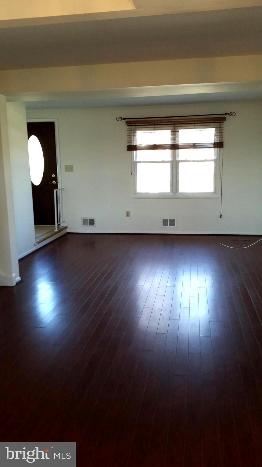 TOWN & COUNTRY APARTMENTS CARNEY - Residential