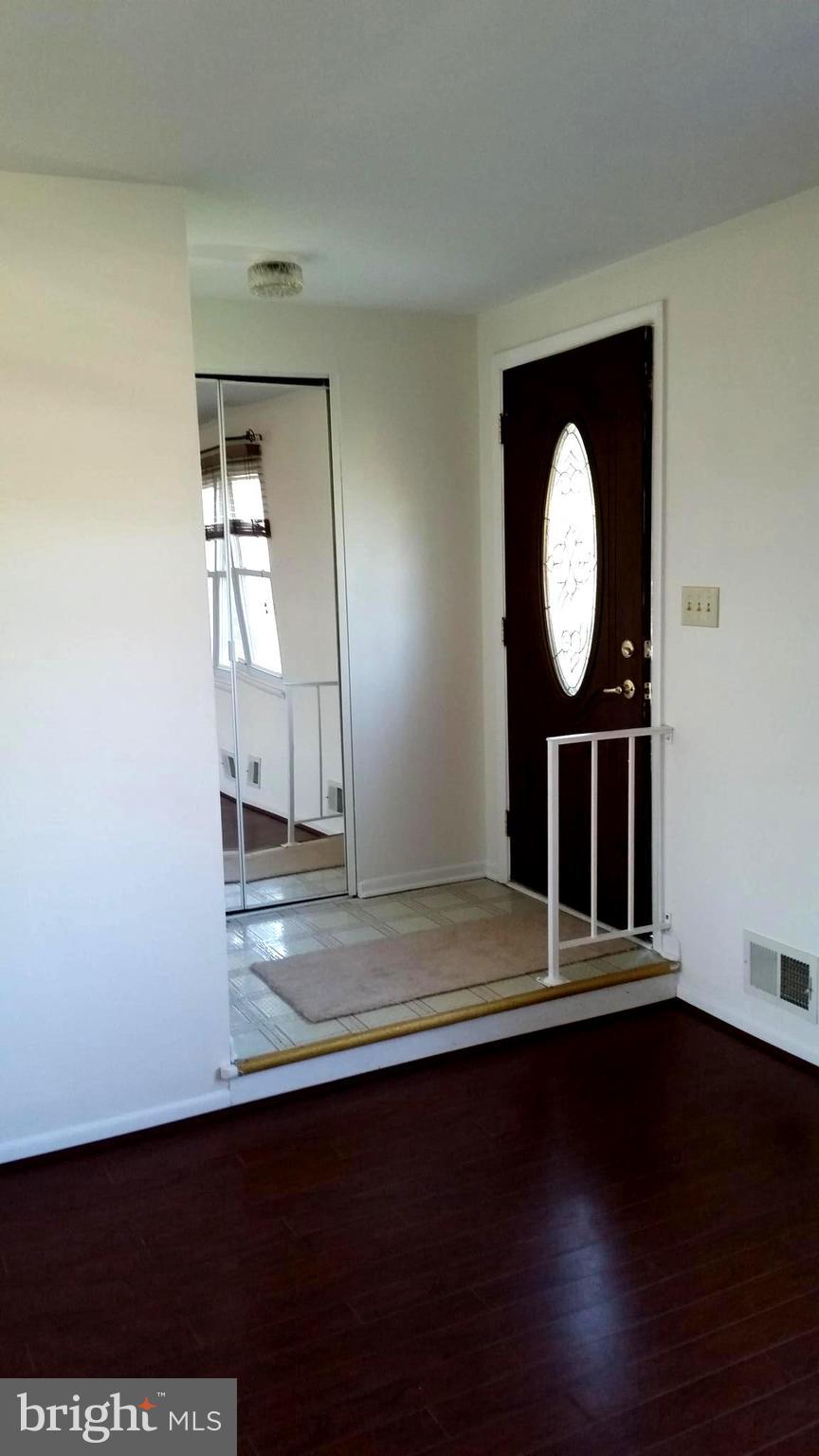 TOWN & COUNTRY APARTMENTS CARNEY - Residential