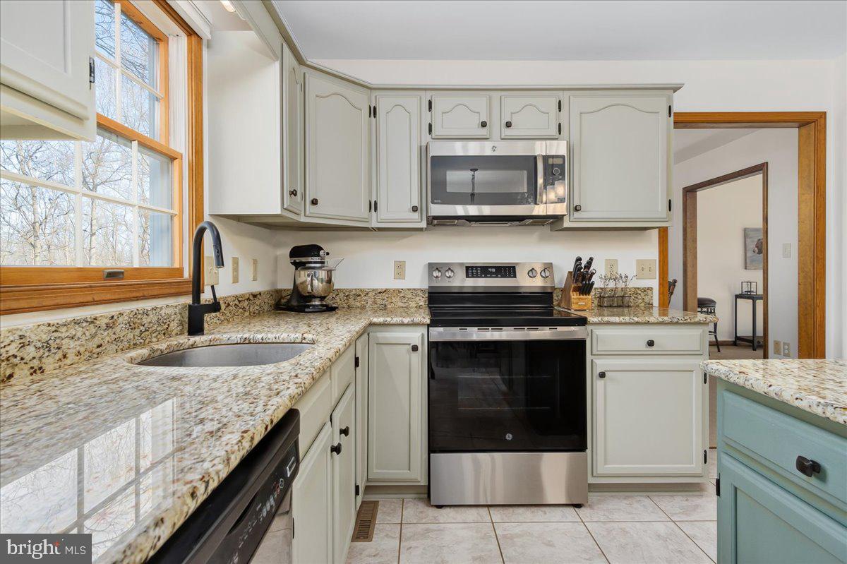 ROXBURY HILLS - Residential