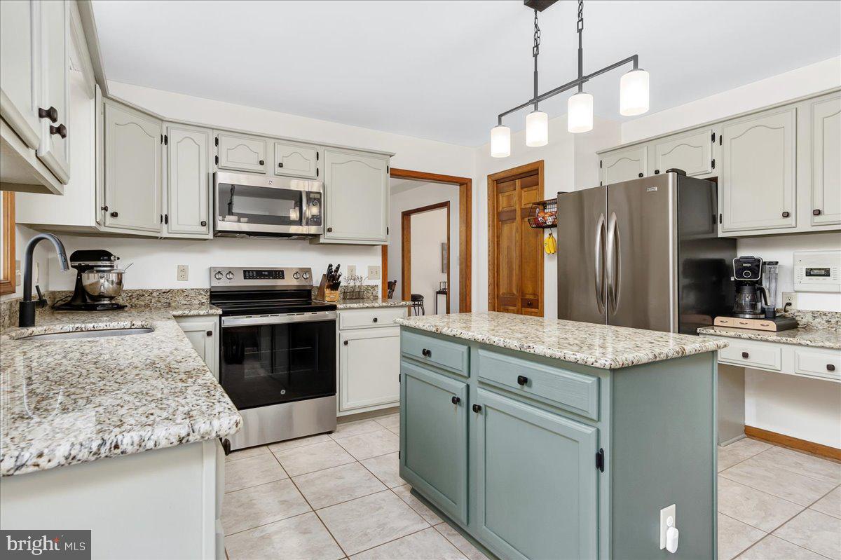 ROXBURY HILLS - Residential