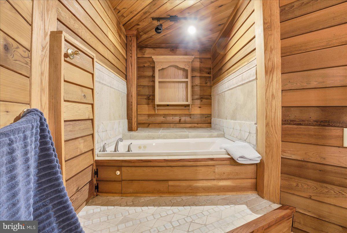 LAKE HAUTO - Residential