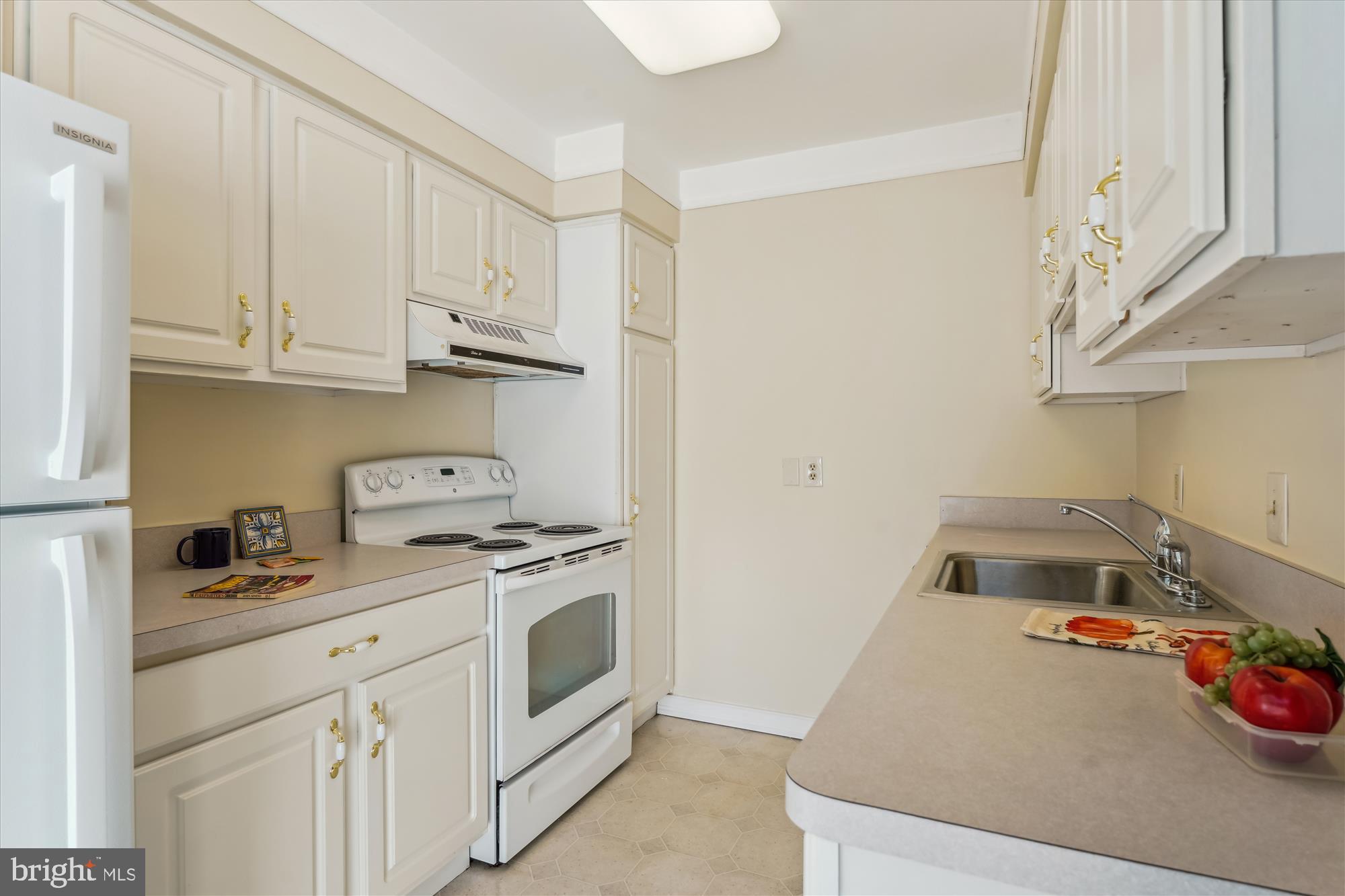 ROSSMOOR MUTUAL #13 - Residential