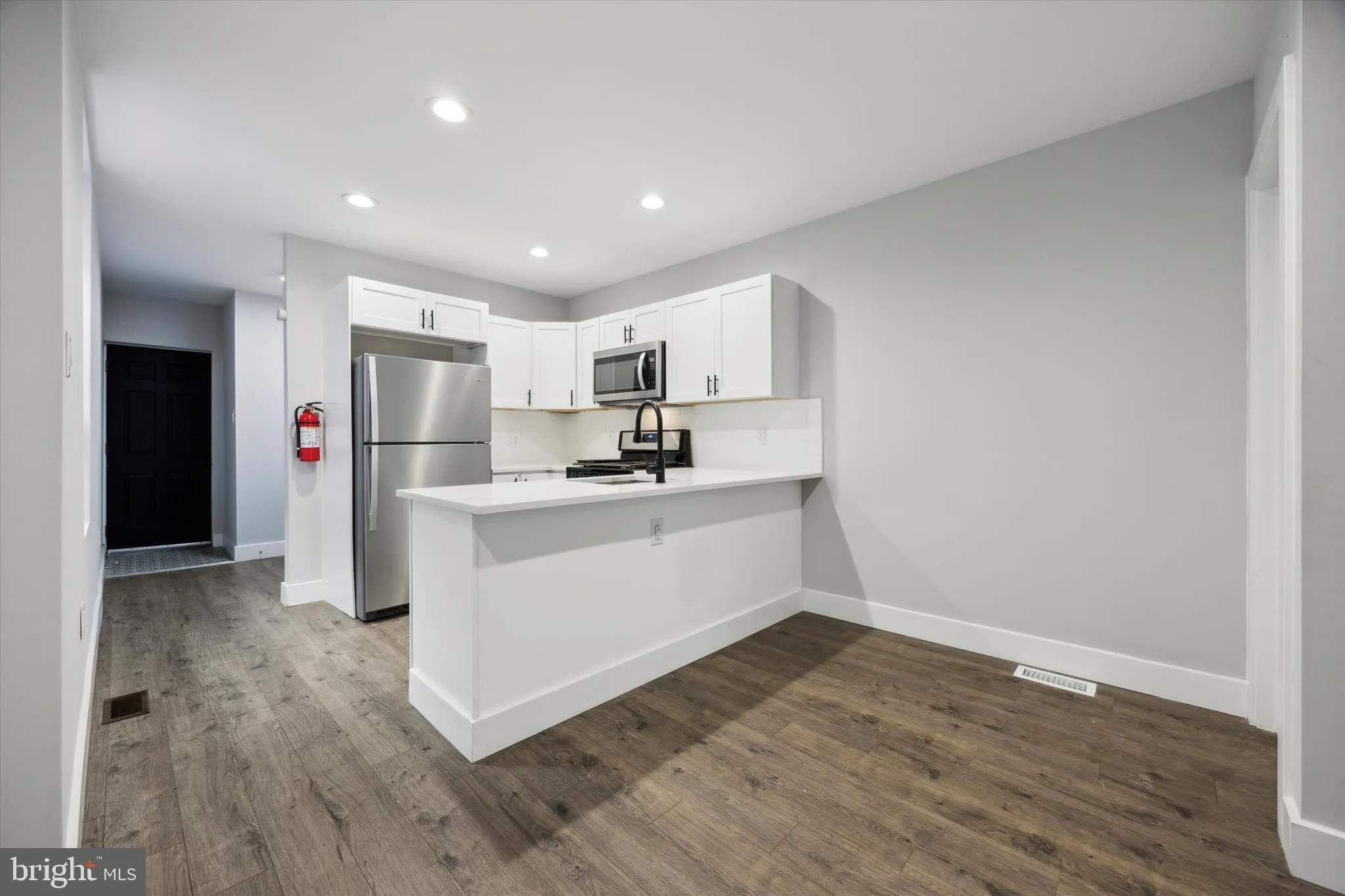 Philadelphia, Pennsylvania 19143, United States, 4 Bedrooms Bedrooms, ,2 BathroomsBathrooms,Residential,Contingent,36179