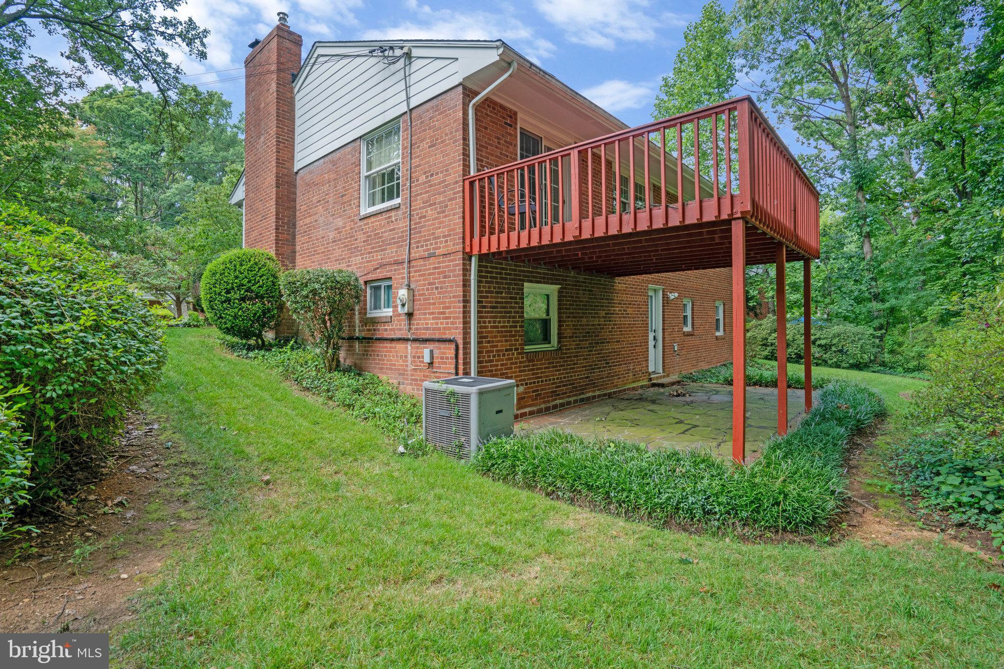 LINCOLNIA HILLS - Residential