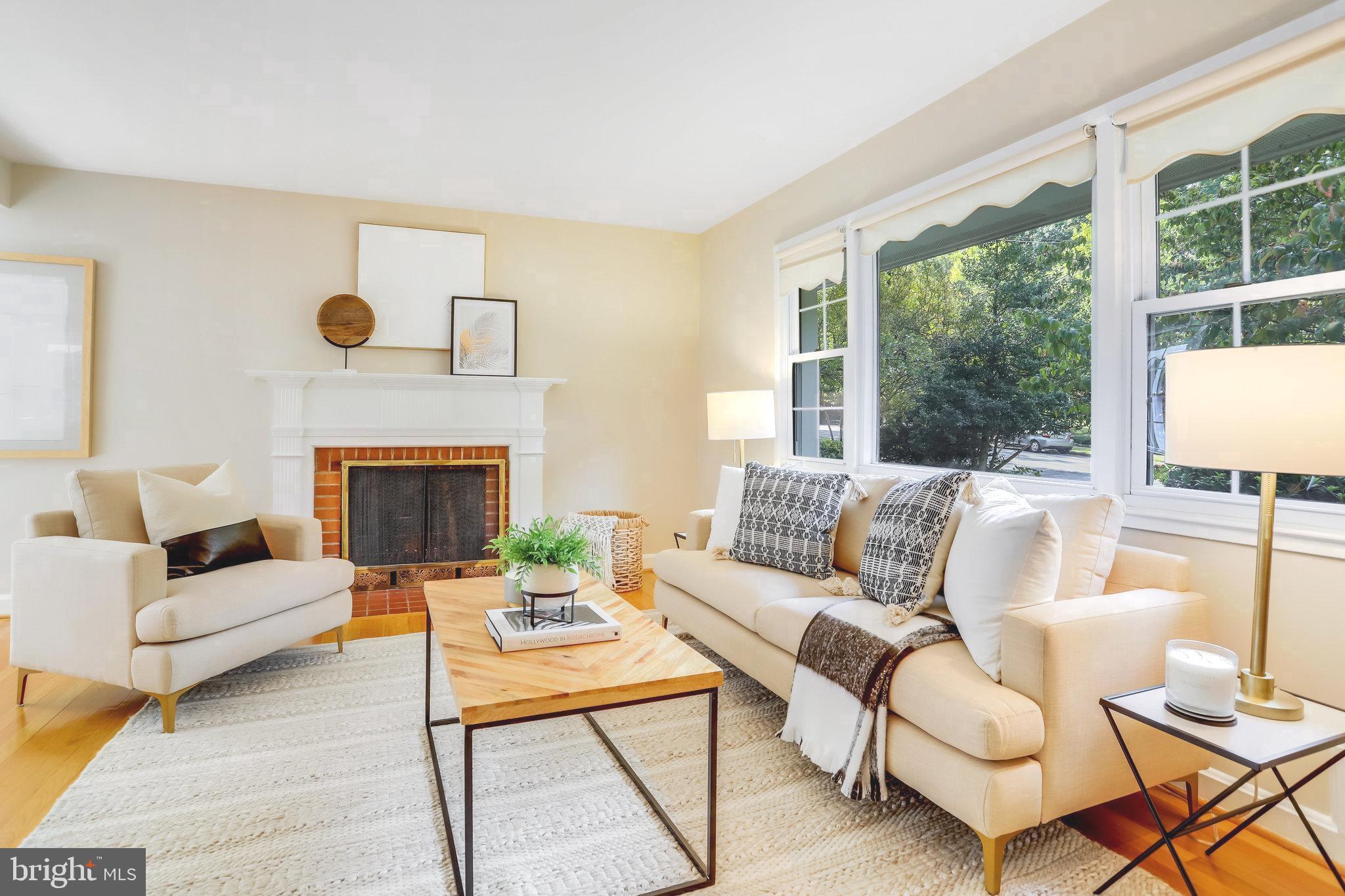 LINCOLNIA HILLS - Residential