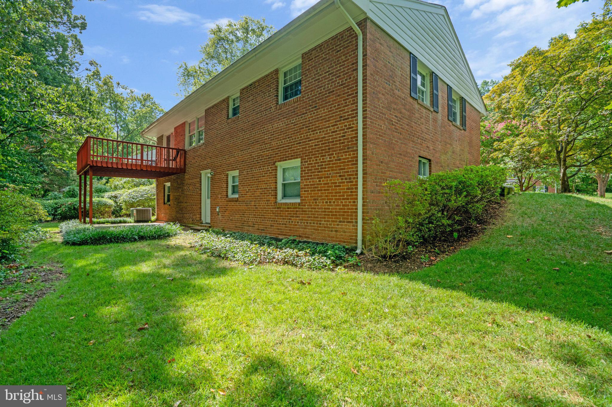 LINCOLNIA HILLS - Residential