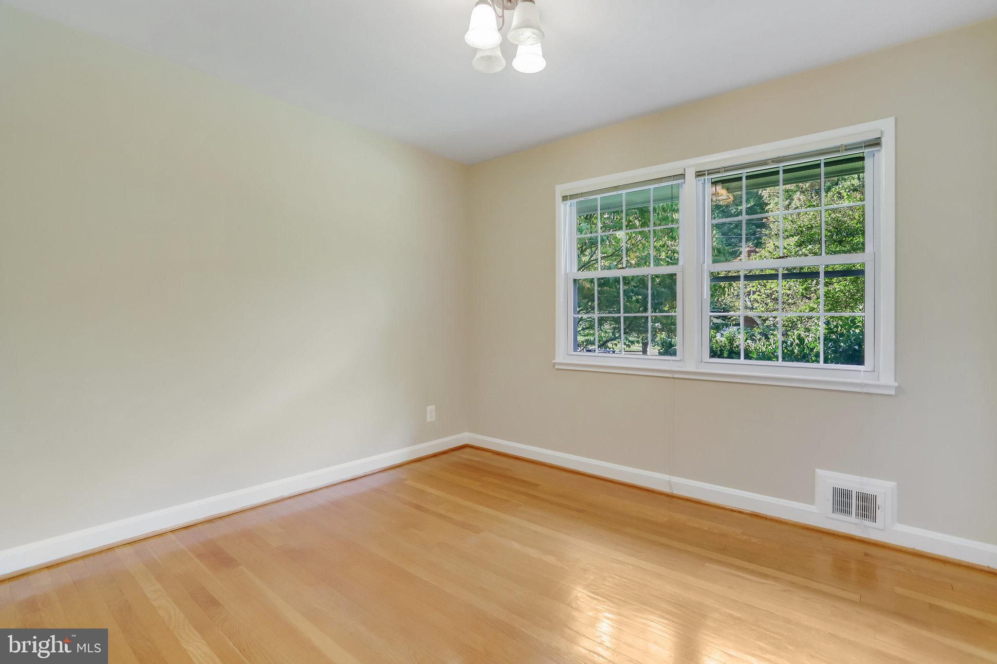 LINCOLNIA HILLS - Residential