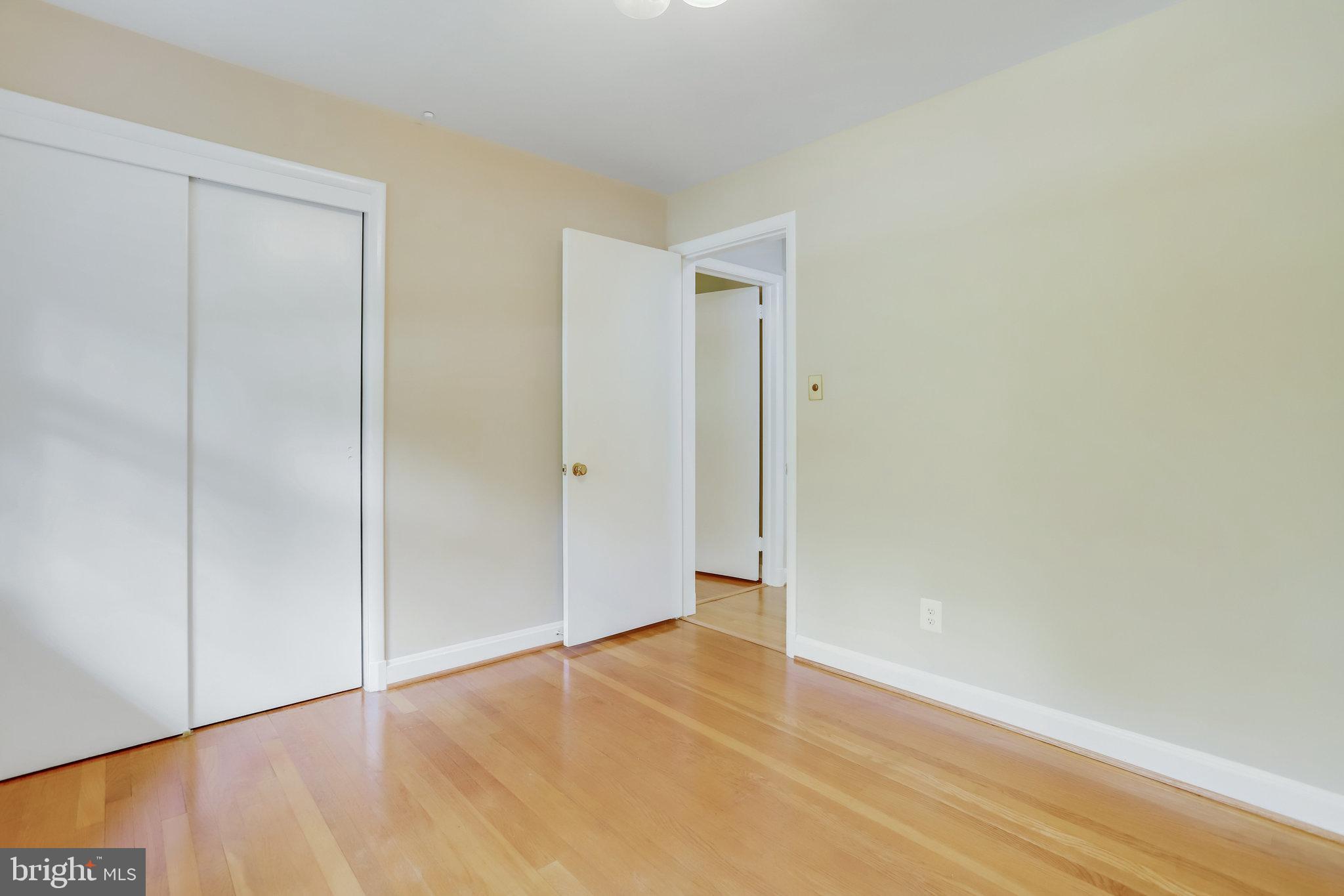 LINCOLNIA HILLS - Residential