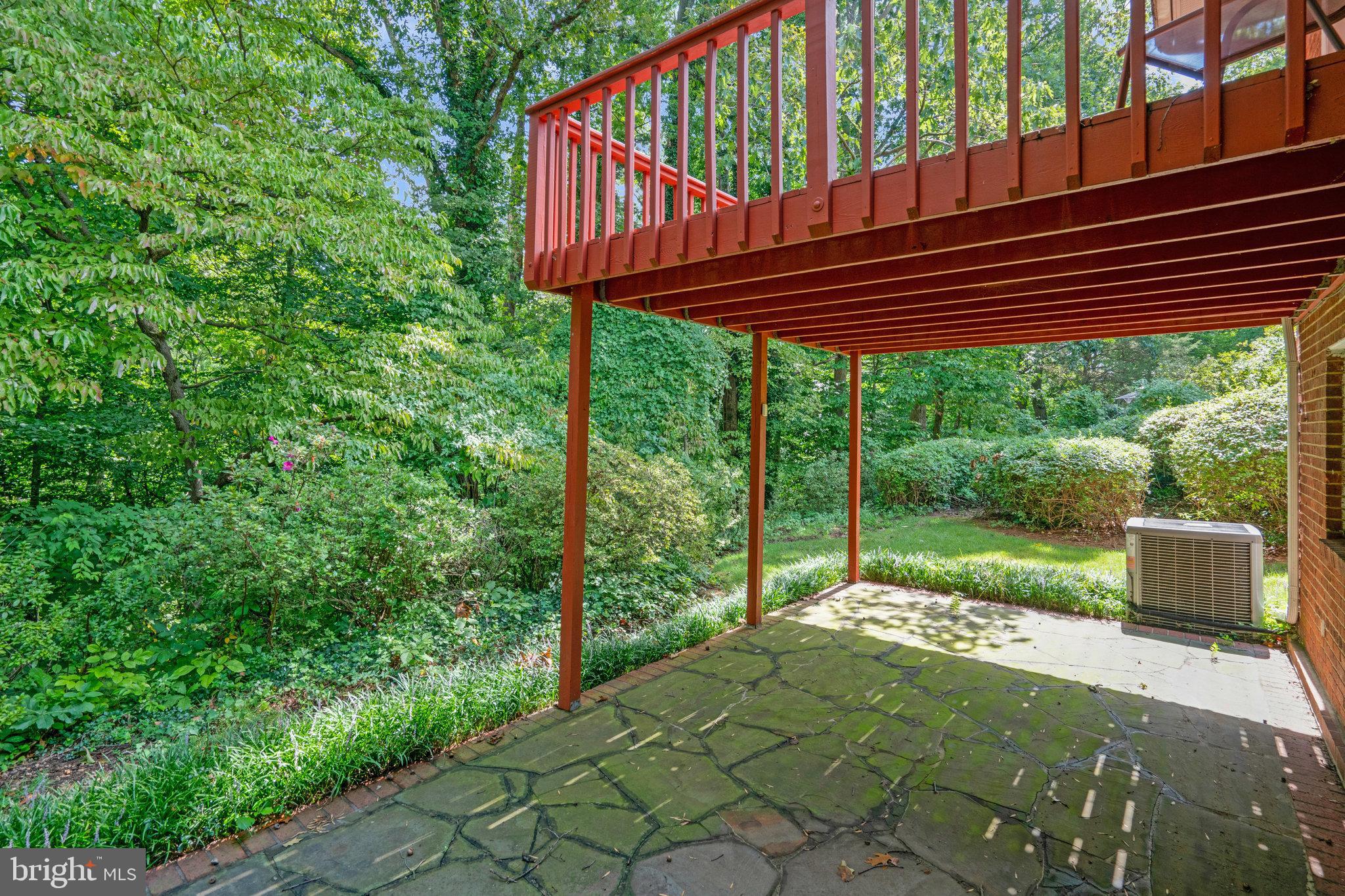 LINCOLNIA HILLS - Residential