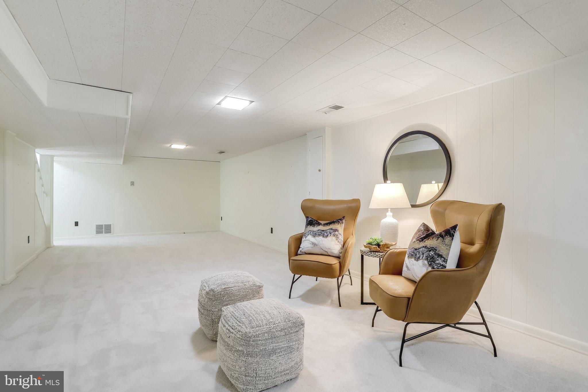 LINCOLNIA HILLS - Residential