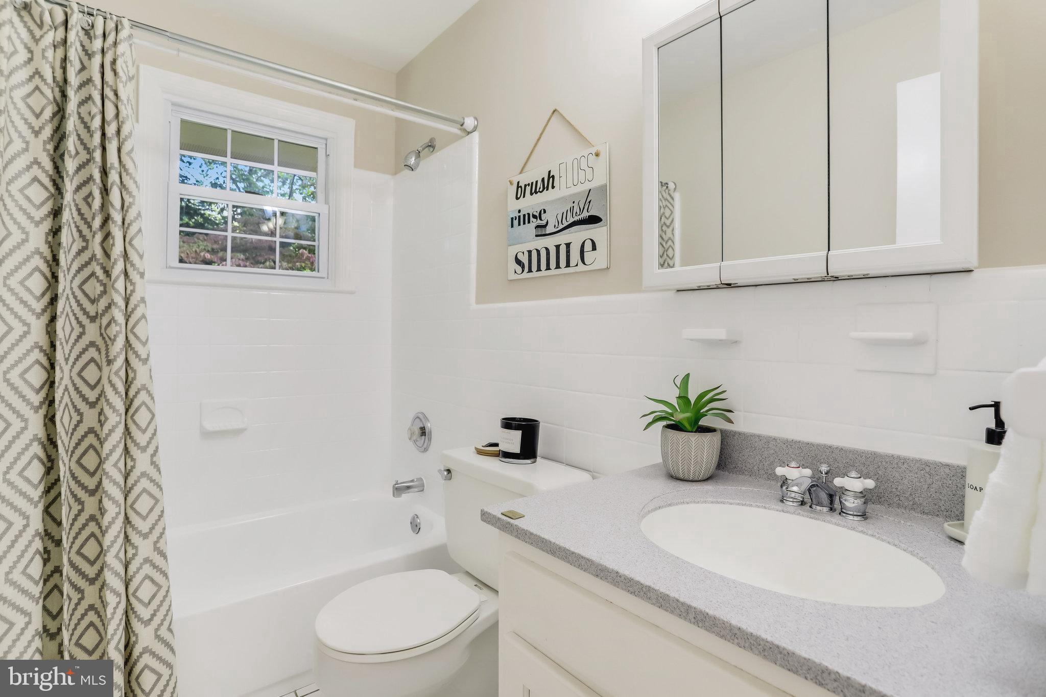 LINCOLNIA HILLS - Residential