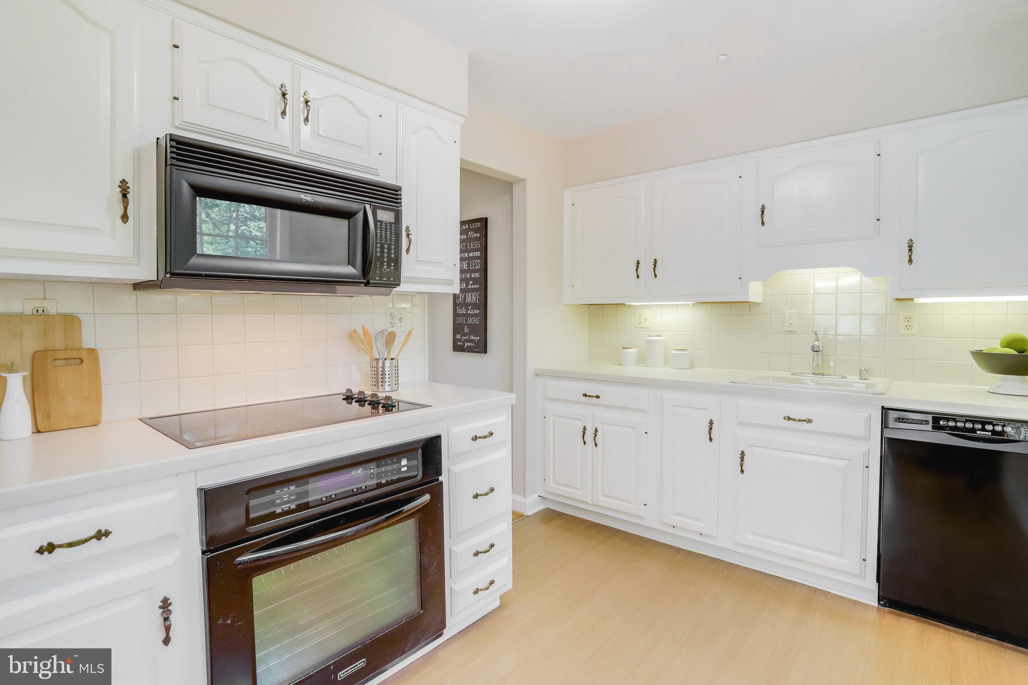 LINCOLNIA HILLS - Residential