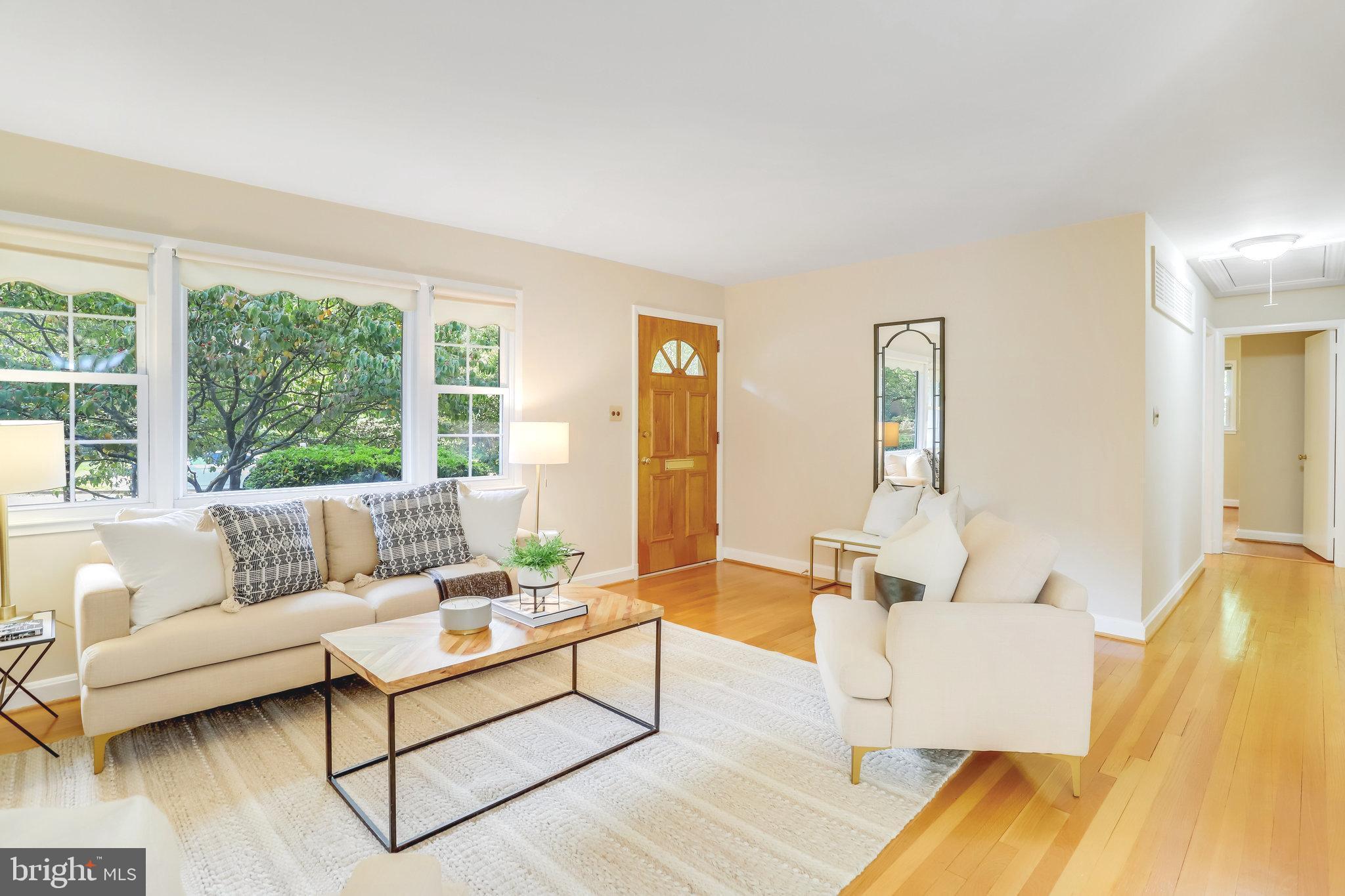 LINCOLNIA HILLS - Residential