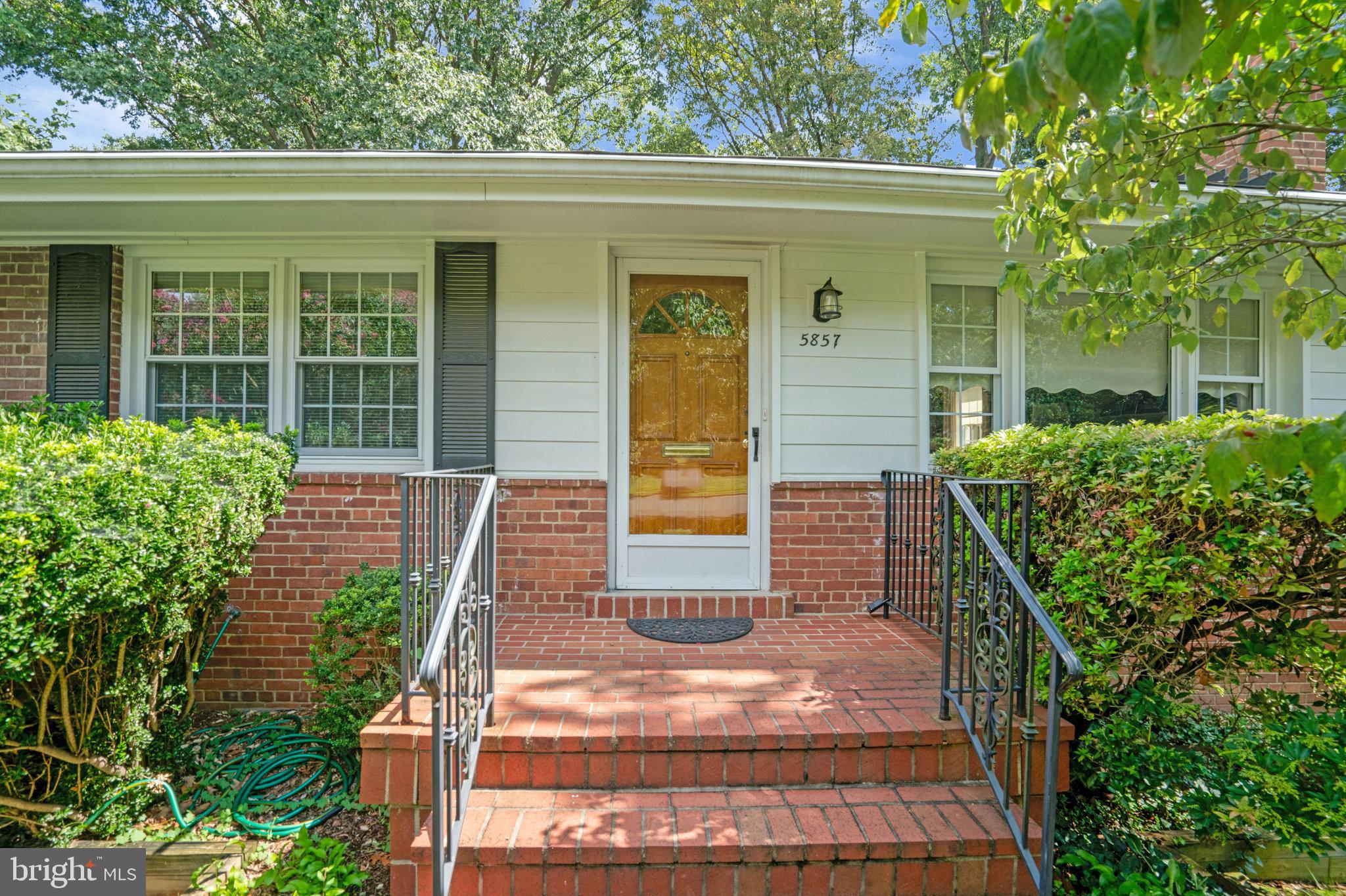 LINCOLNIA HILLS - Residential