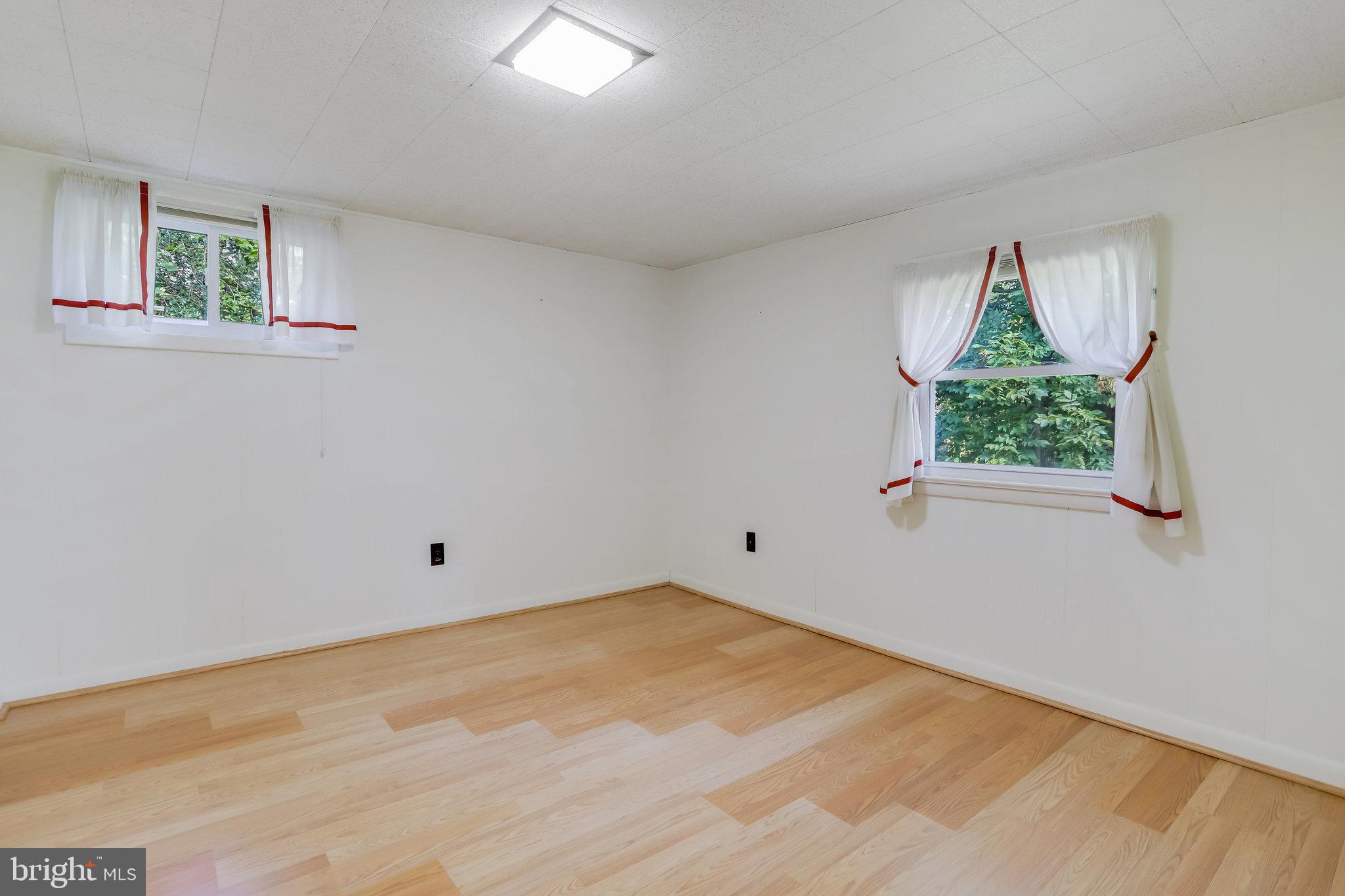 LINCOLNIA HILLS - Residential