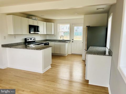 Homes For Sale - 34 Compass Road<br/> MIDDLE RIVER, MD 21220