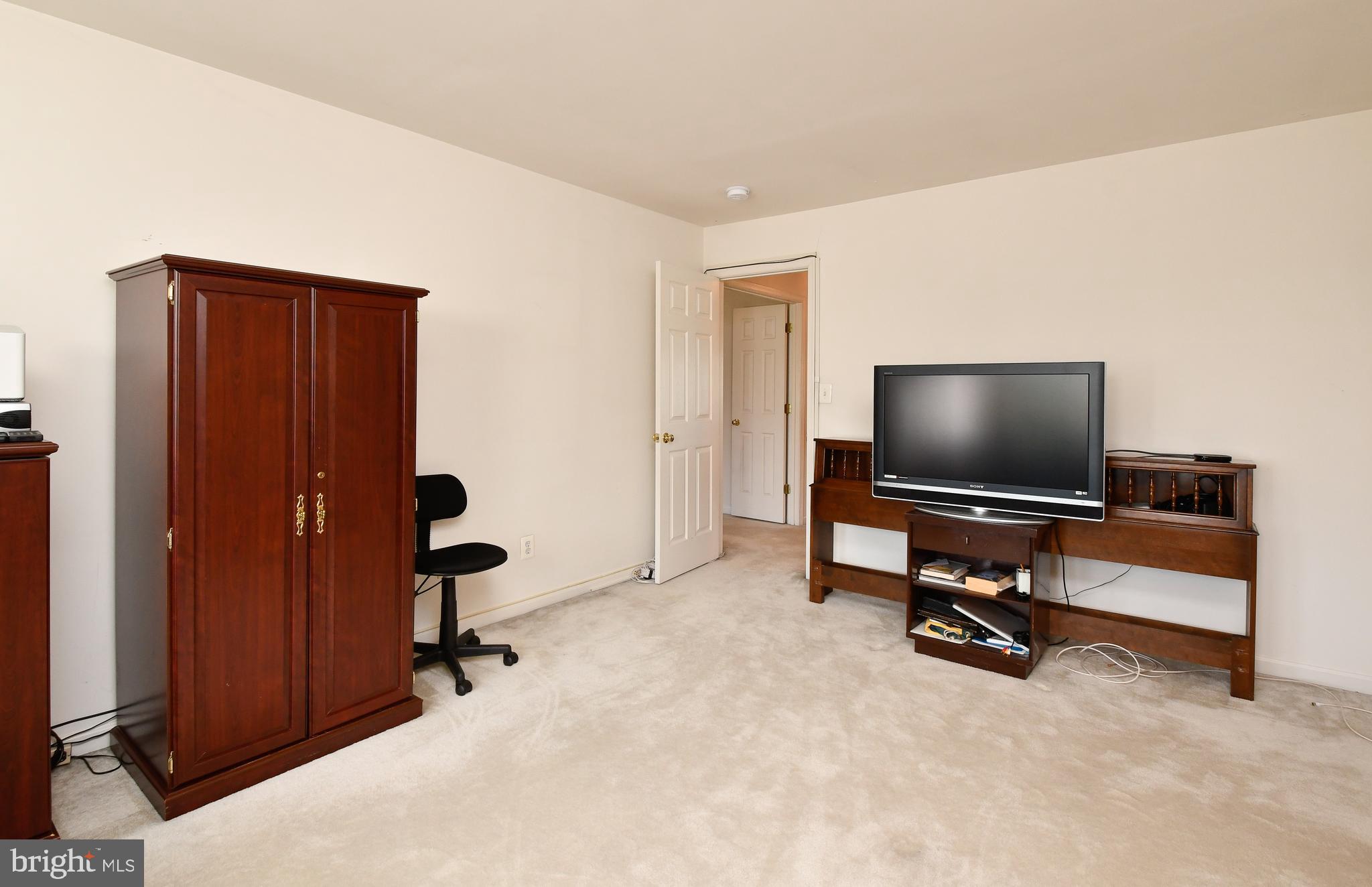 SHEFFIELD MANOR - Residential Lease