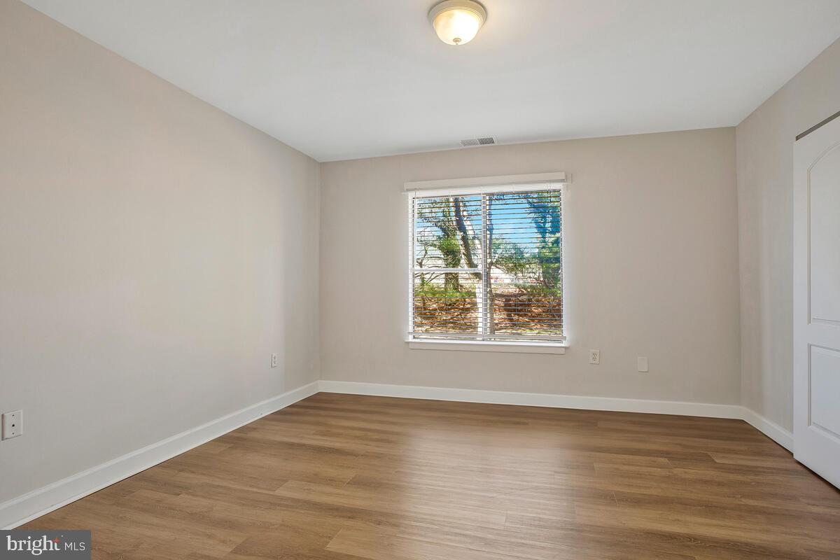 RIVA COMMONS - Residential Lease