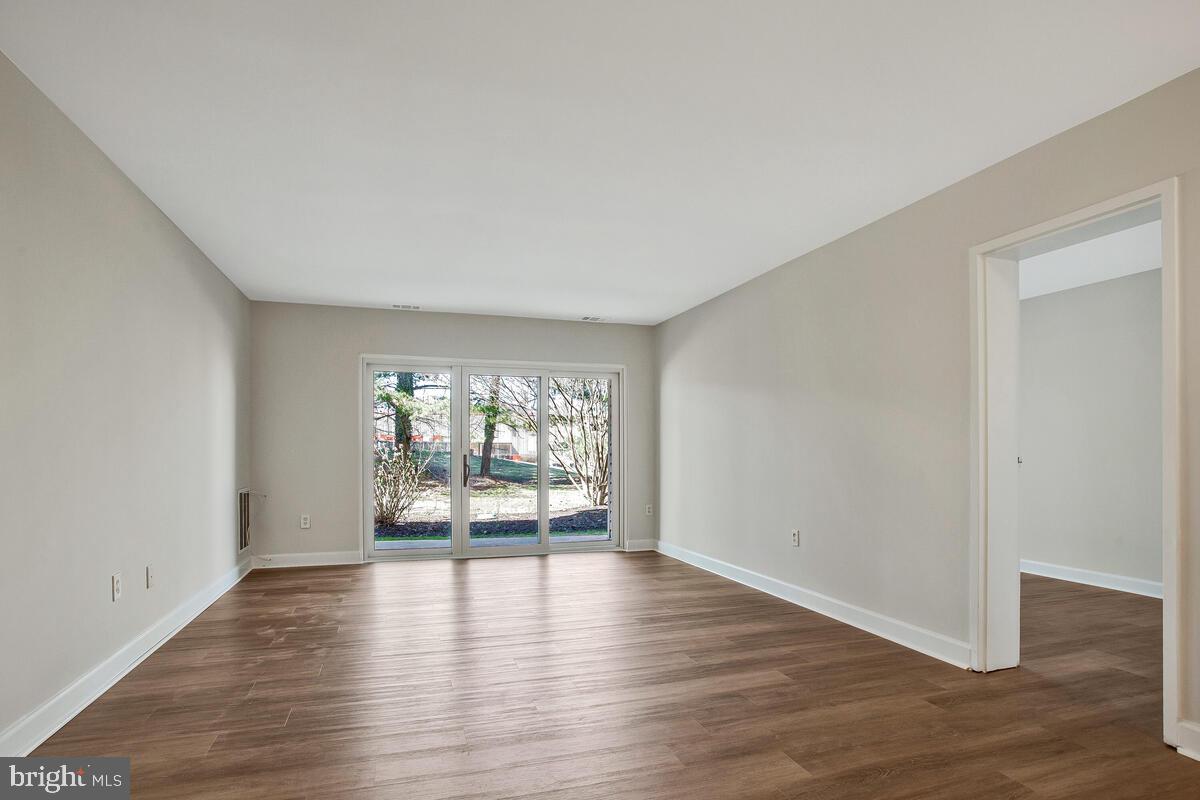 RIVA COMMONS - Residential Lease