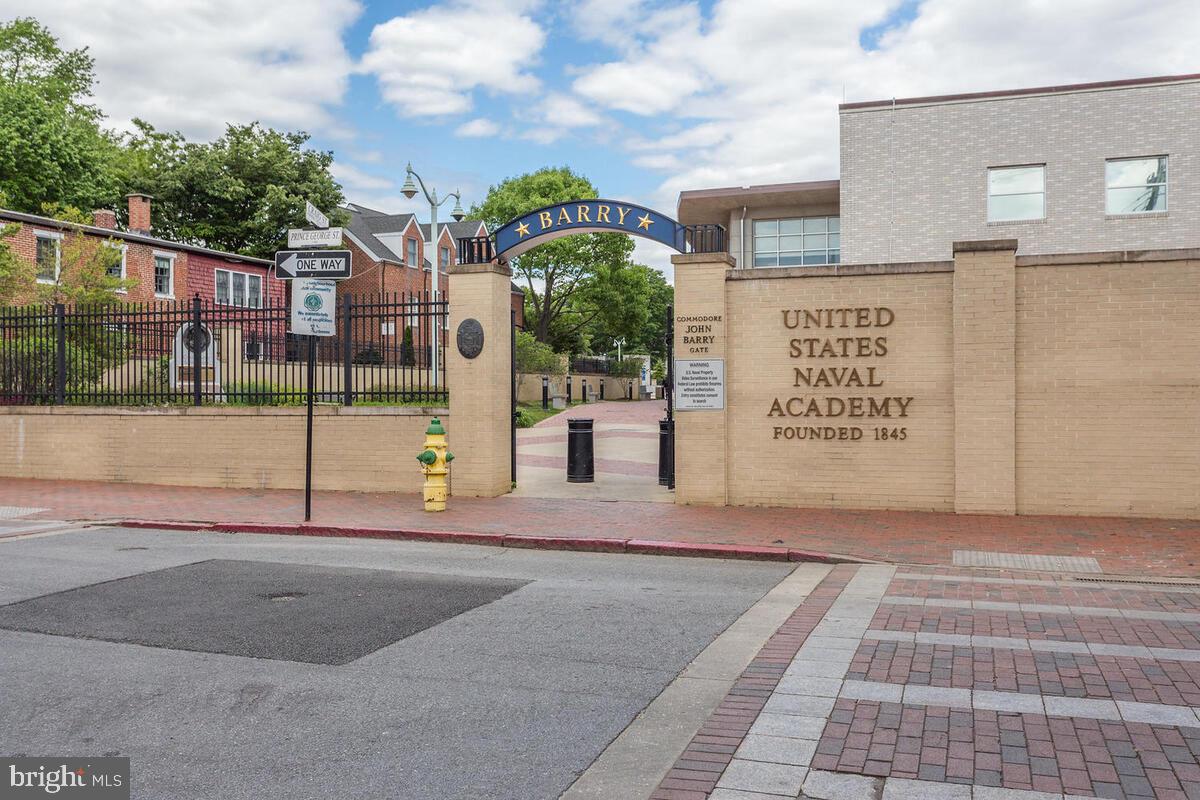 RIVA COMMONS - Residential Lease