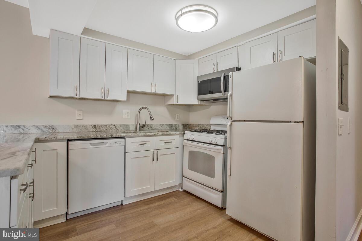 RIVA COMMONS - Residential Lease