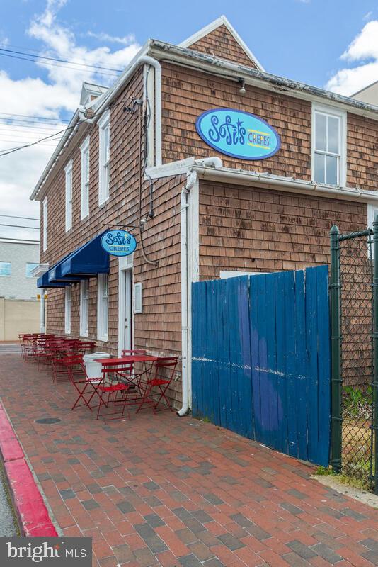 RIVA COMMONS - Residential Lease