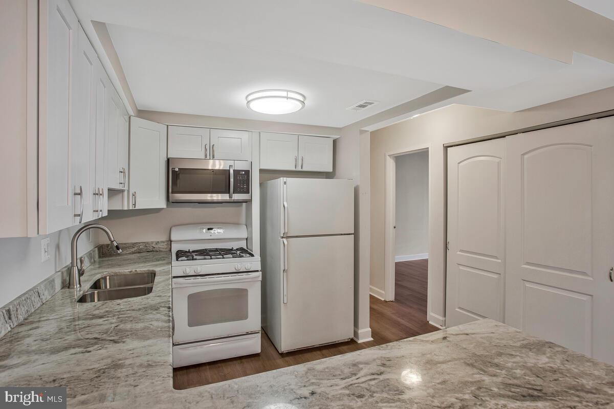 RIVA COMMONS - Residential Lease