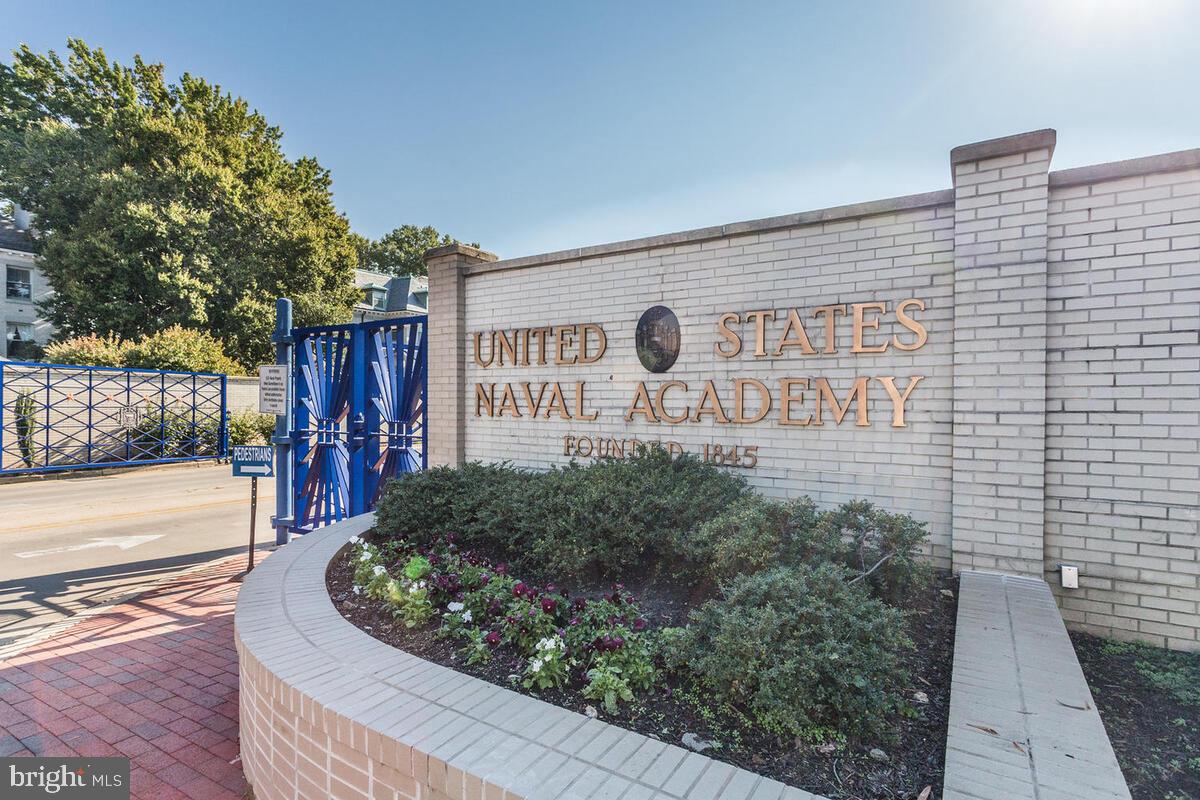 RIVA COMMONS - Residential Lease