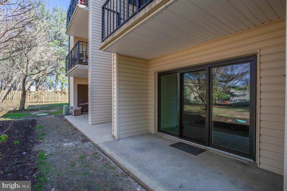 RIVA COMMONS - Residential Lease