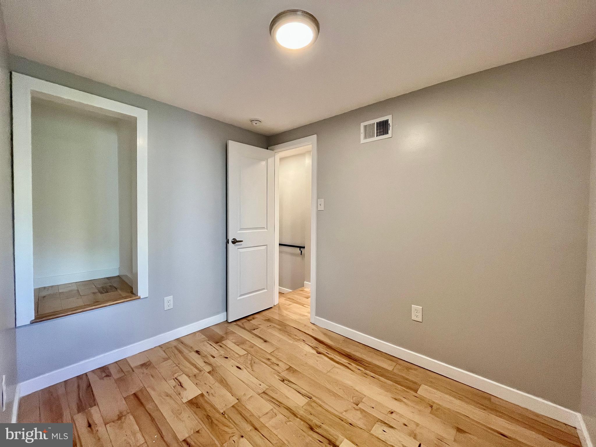 EAST KENSINGTON - Residential