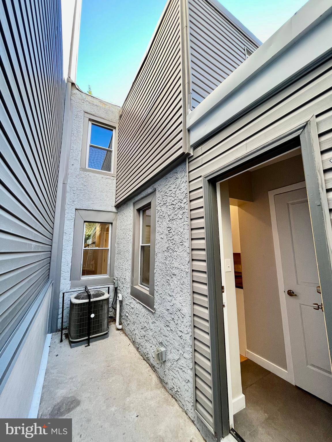 EAST KENSINGTON - Residential