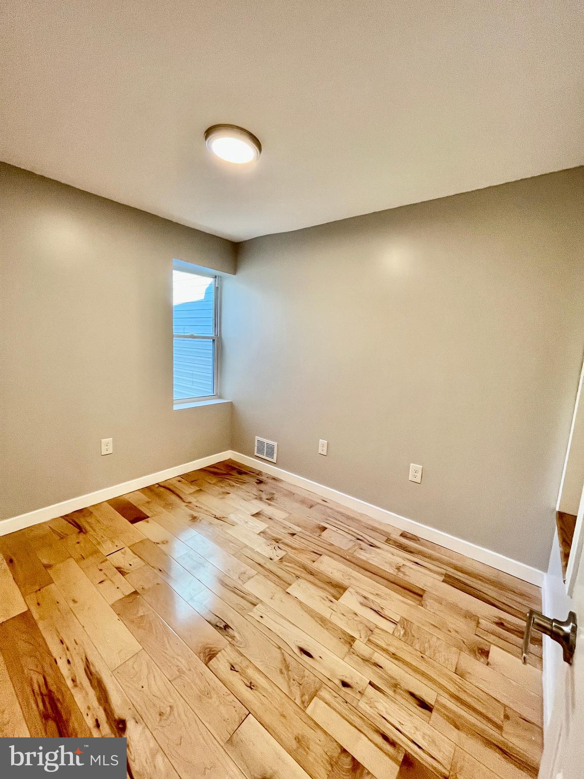 EAST KENSINGTON - Residential