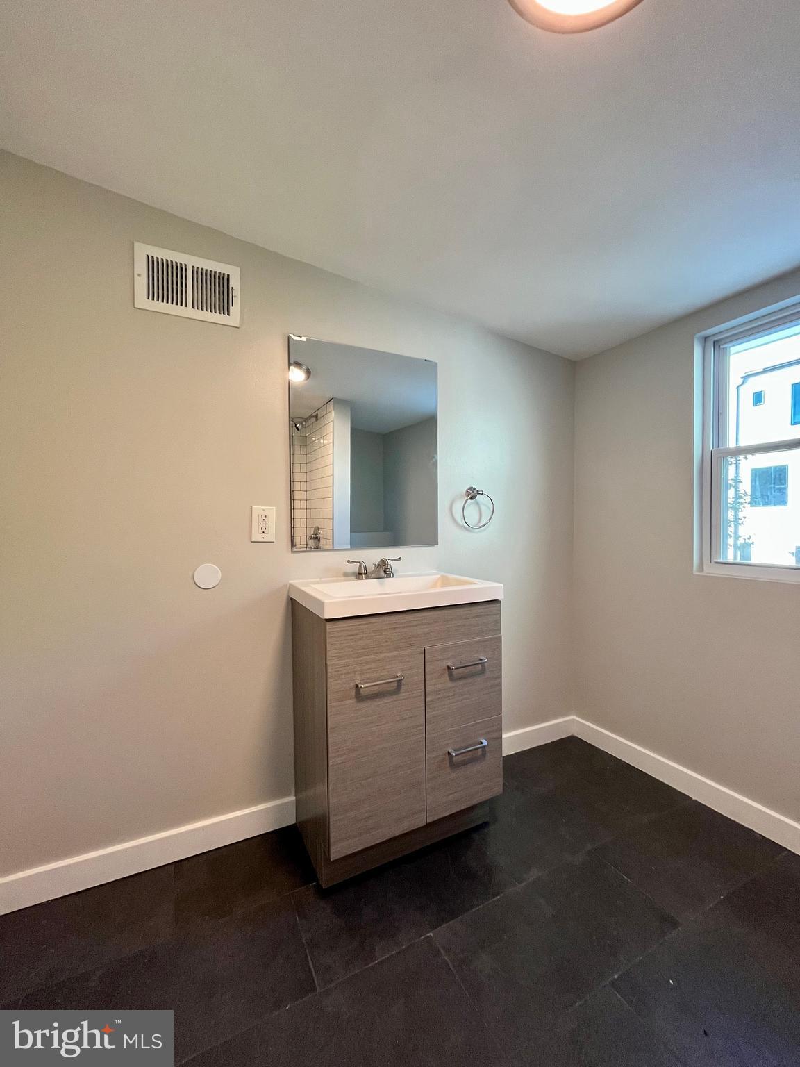 EAST KENSINGTON - Residential