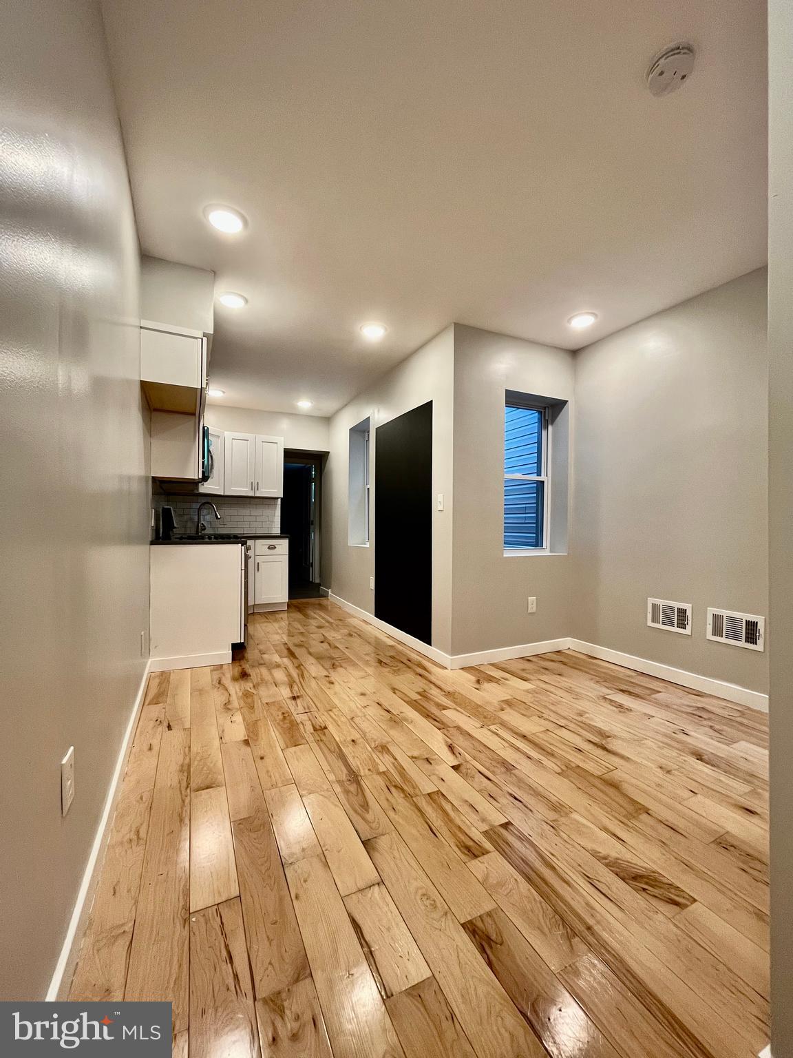 EAST KENSINGTON - Residential