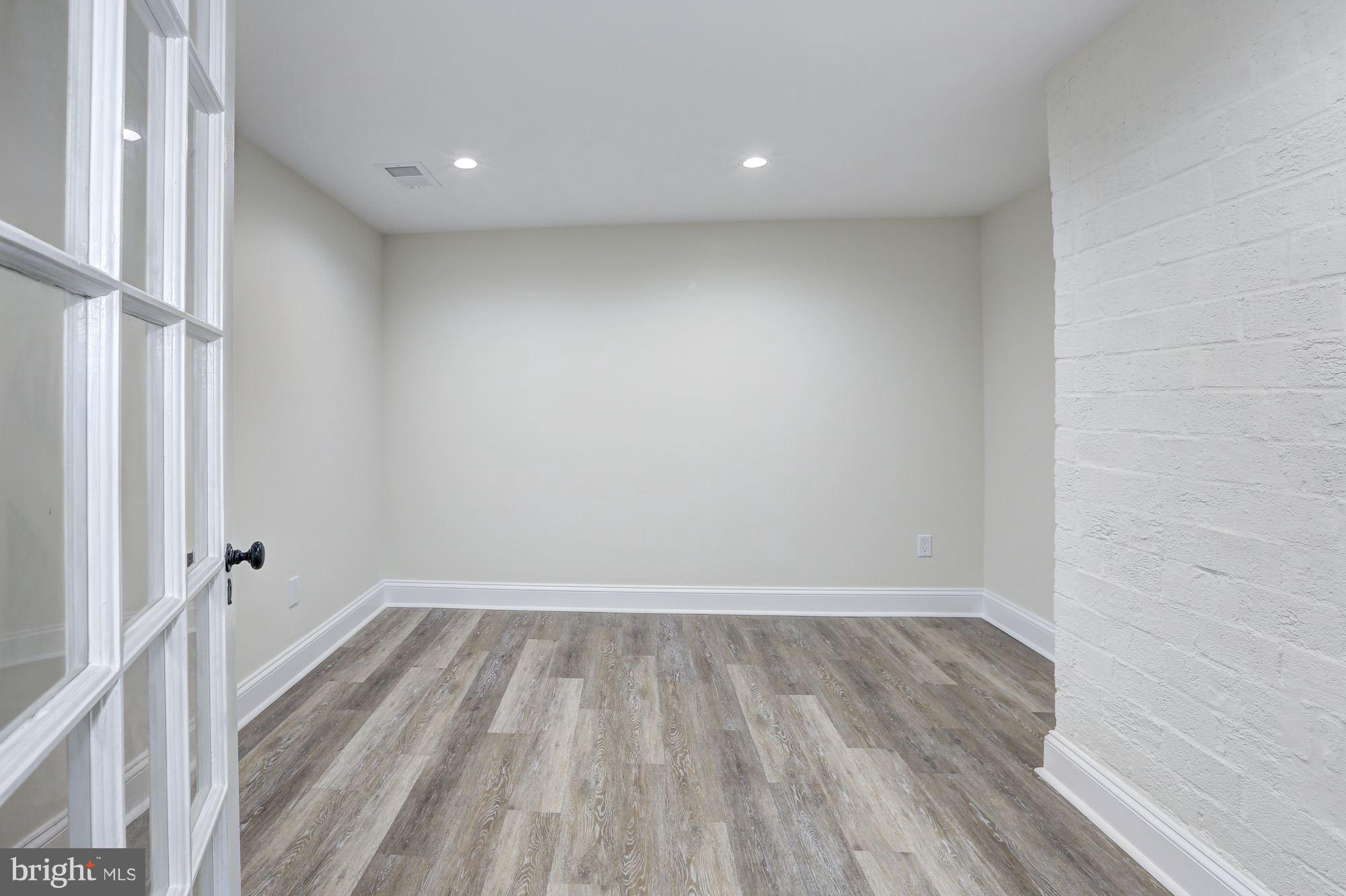 FOREST GLEN PARK - Residential