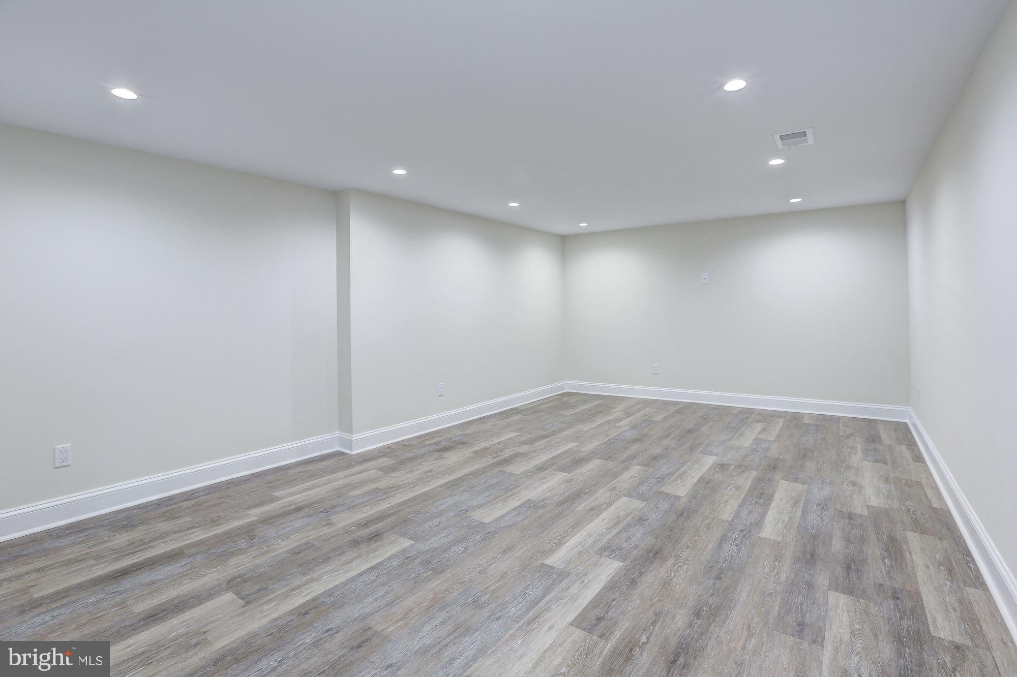 FOREST GLEN PARK - Residential