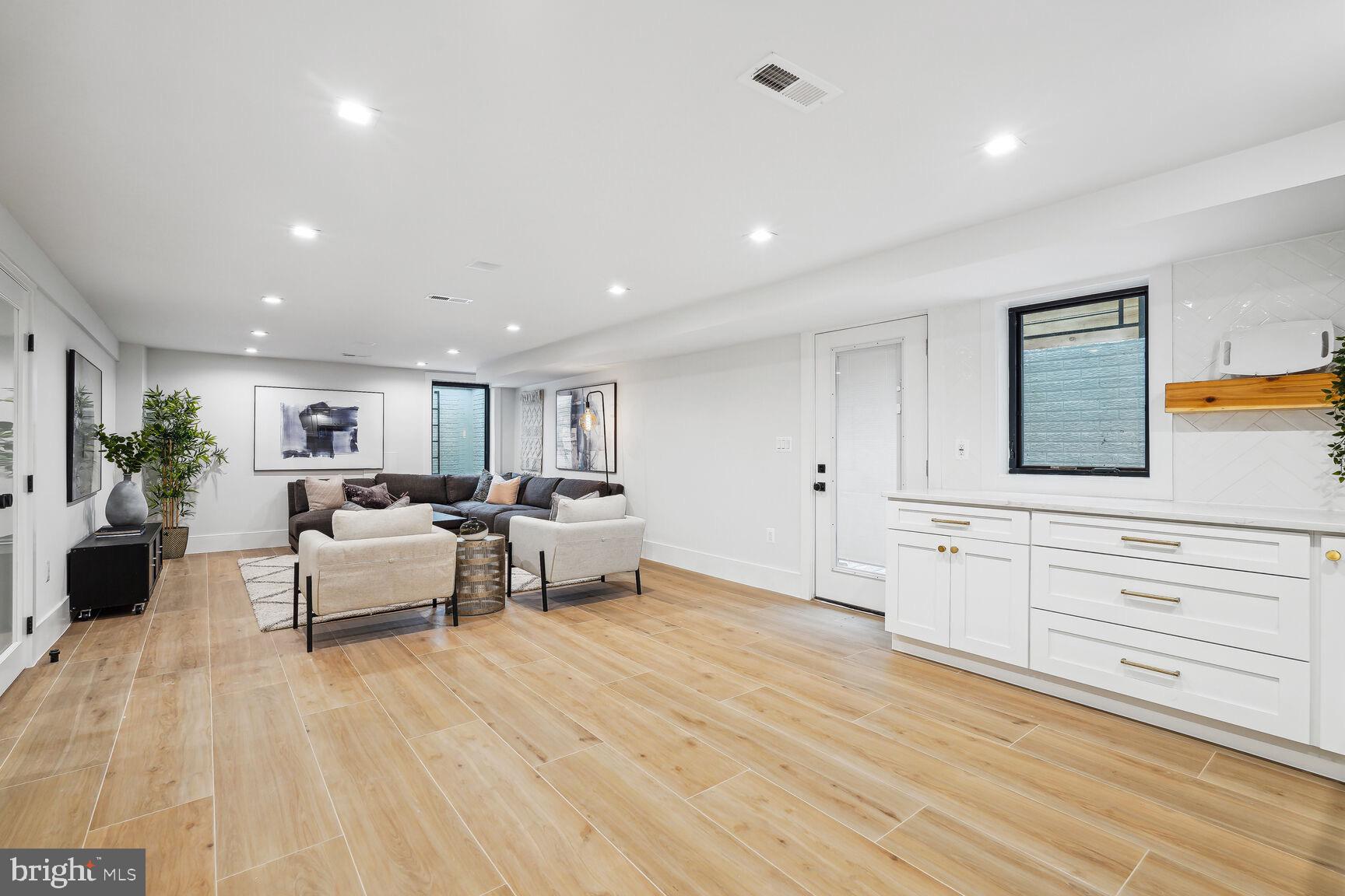 FRIENDSHIP HEIGHTS - Residential