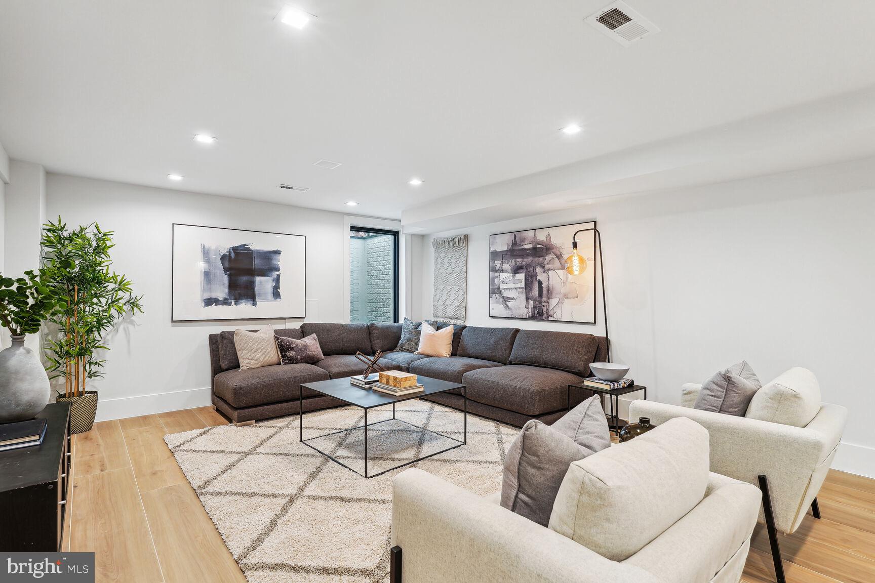 FRIENDSHIP HEIGHTS - Residential