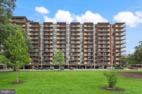 Photo of 1300 Army Navy Drive #320, ARLINGTON, VA 22202 (MLS # VAAR2073902)