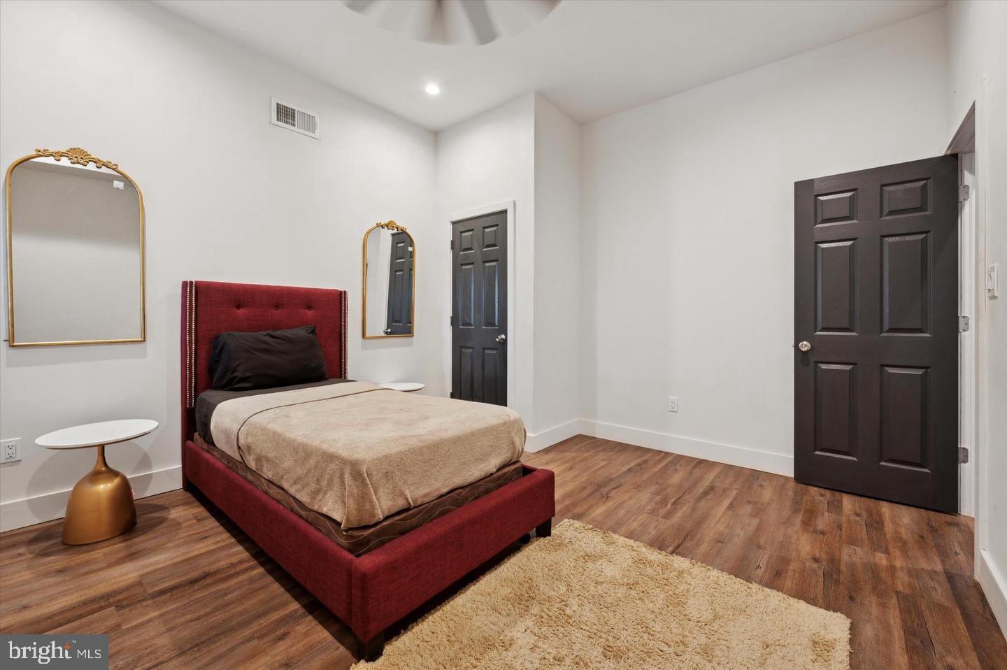 UNIVERSITY CITY - Residential Lease