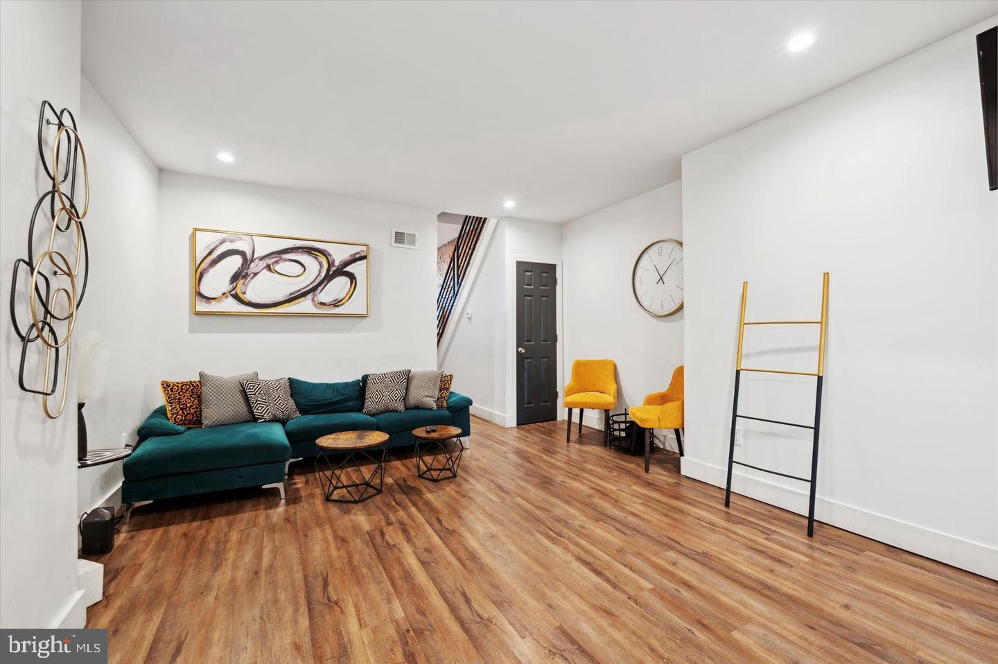 UNIVERSITY CITY - Residential Lease