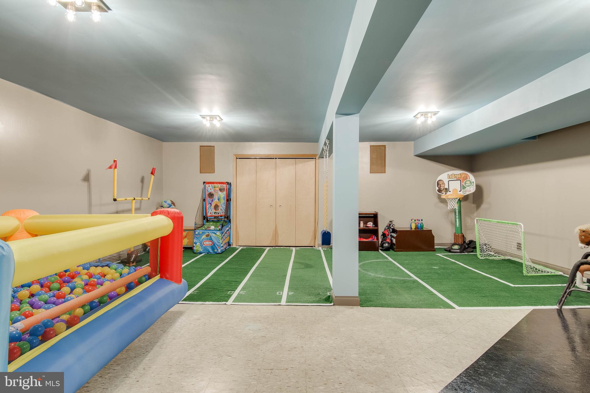 CLEMENS CROSSING - Residential