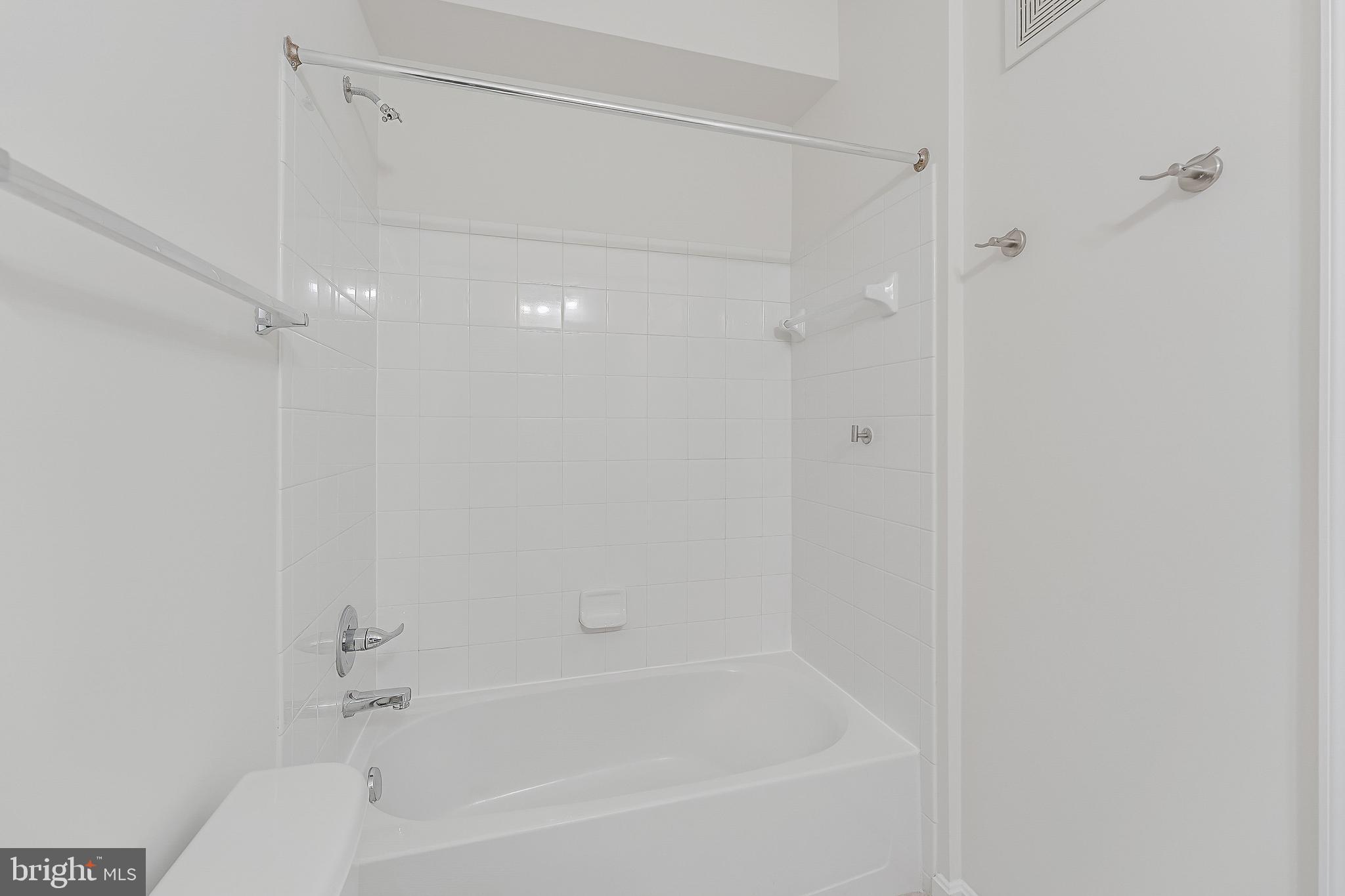 MERCER PARK CONDOMINIUM - Residential Lease