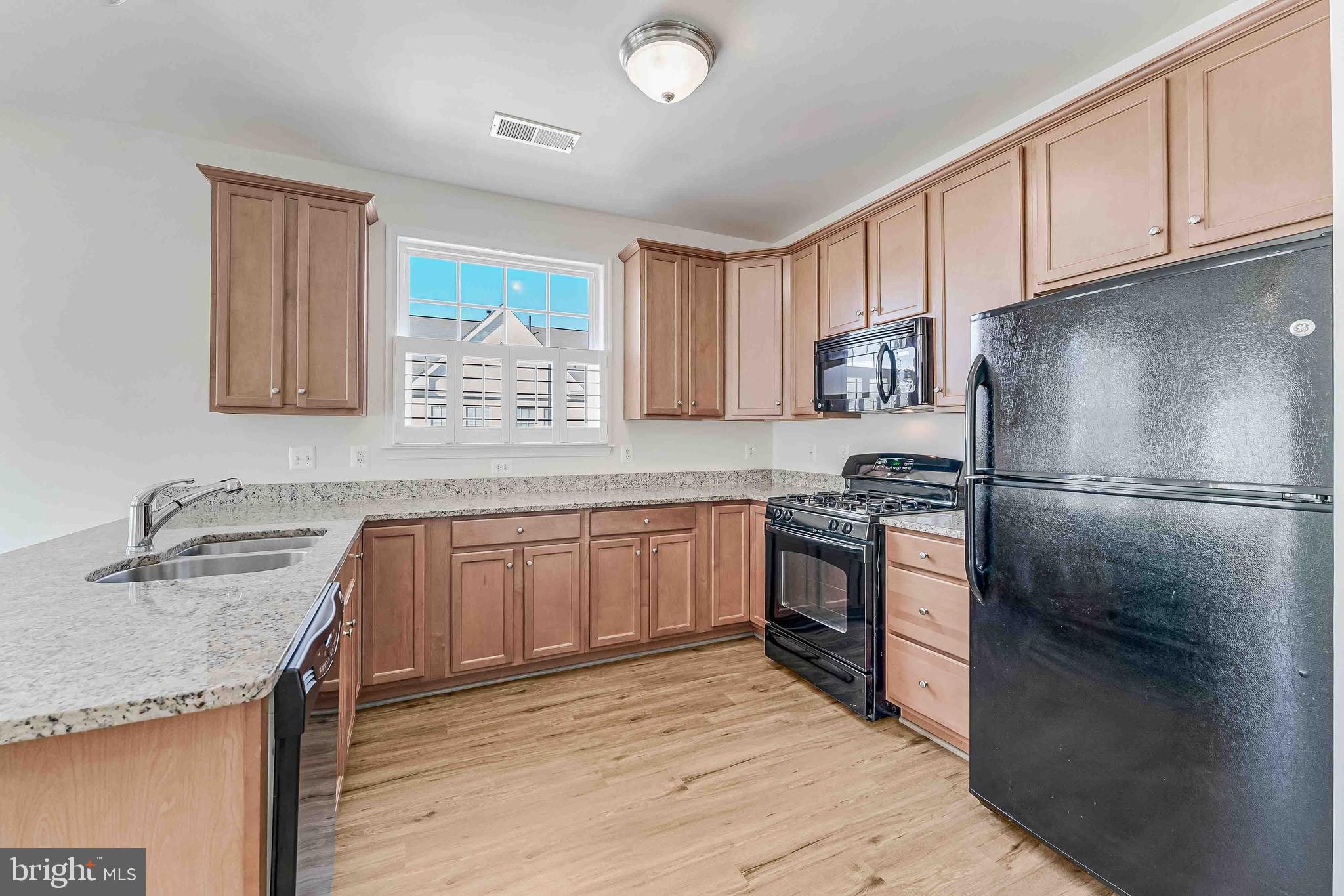 MERCER PARK CONDOMINIUM - Residential Lease